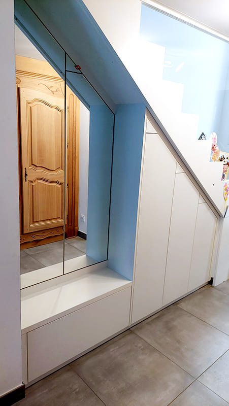 Penderie avec miroirs et assise