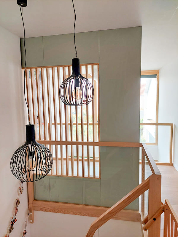 Meuble assise avec habillage du tubage de cheminée