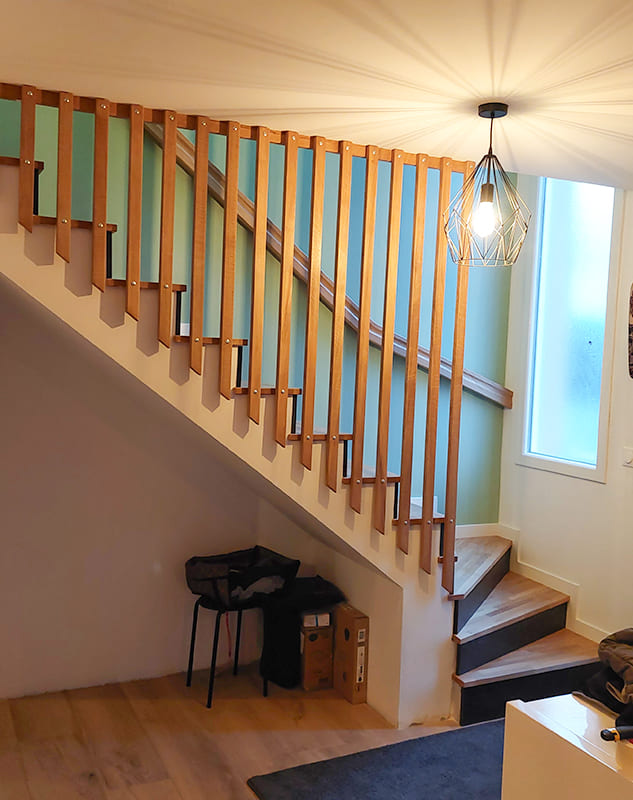 Escalier avec un garde corps
