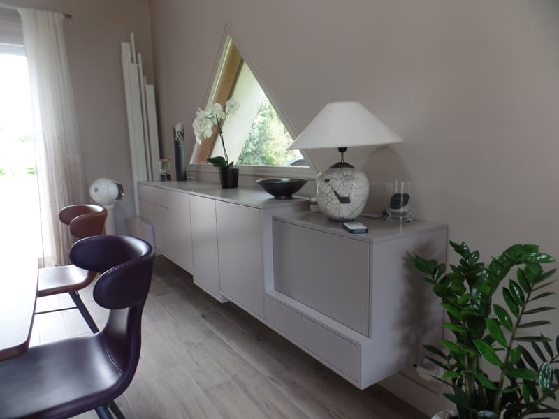 Meuble suspendu finition laqué
