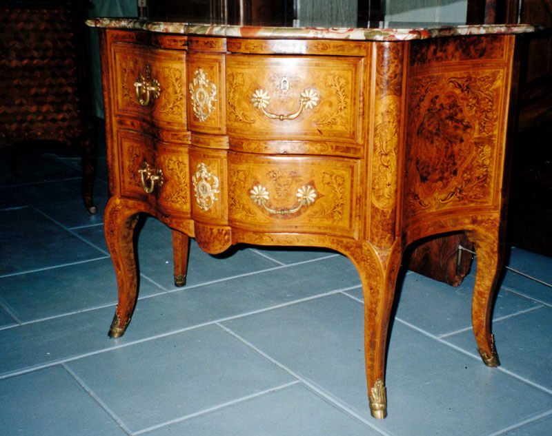 Commode hache