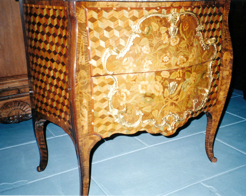 Commode hache